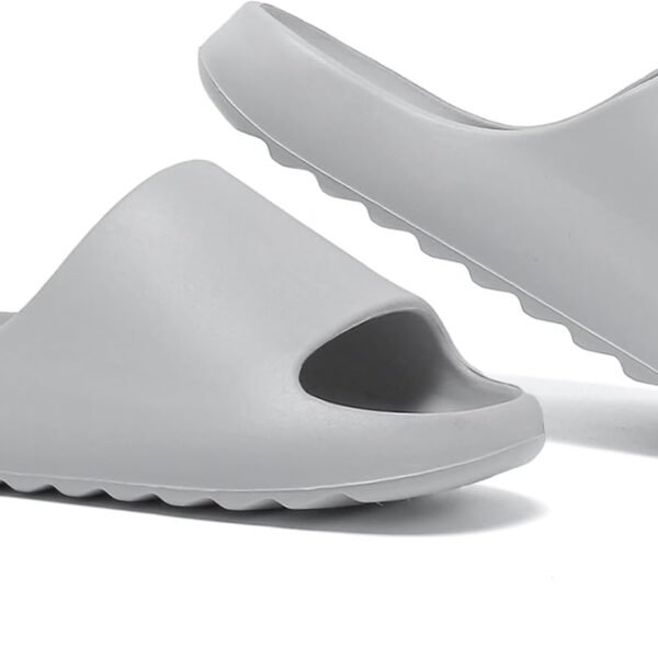 Unisex "Cloud-Feel" Slides | Thick-Soled (Height-Increasing) Style | Non-Slip & Quick-Drying | Soft & Lightweight | Open-Toe Design | Suitable for Indoor & Outdoor Home Wear